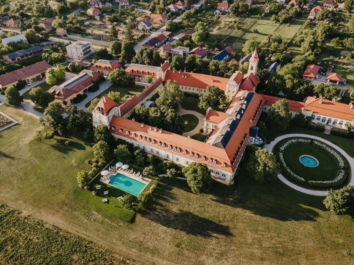 Hotel Chateau Béla Extérieur photo