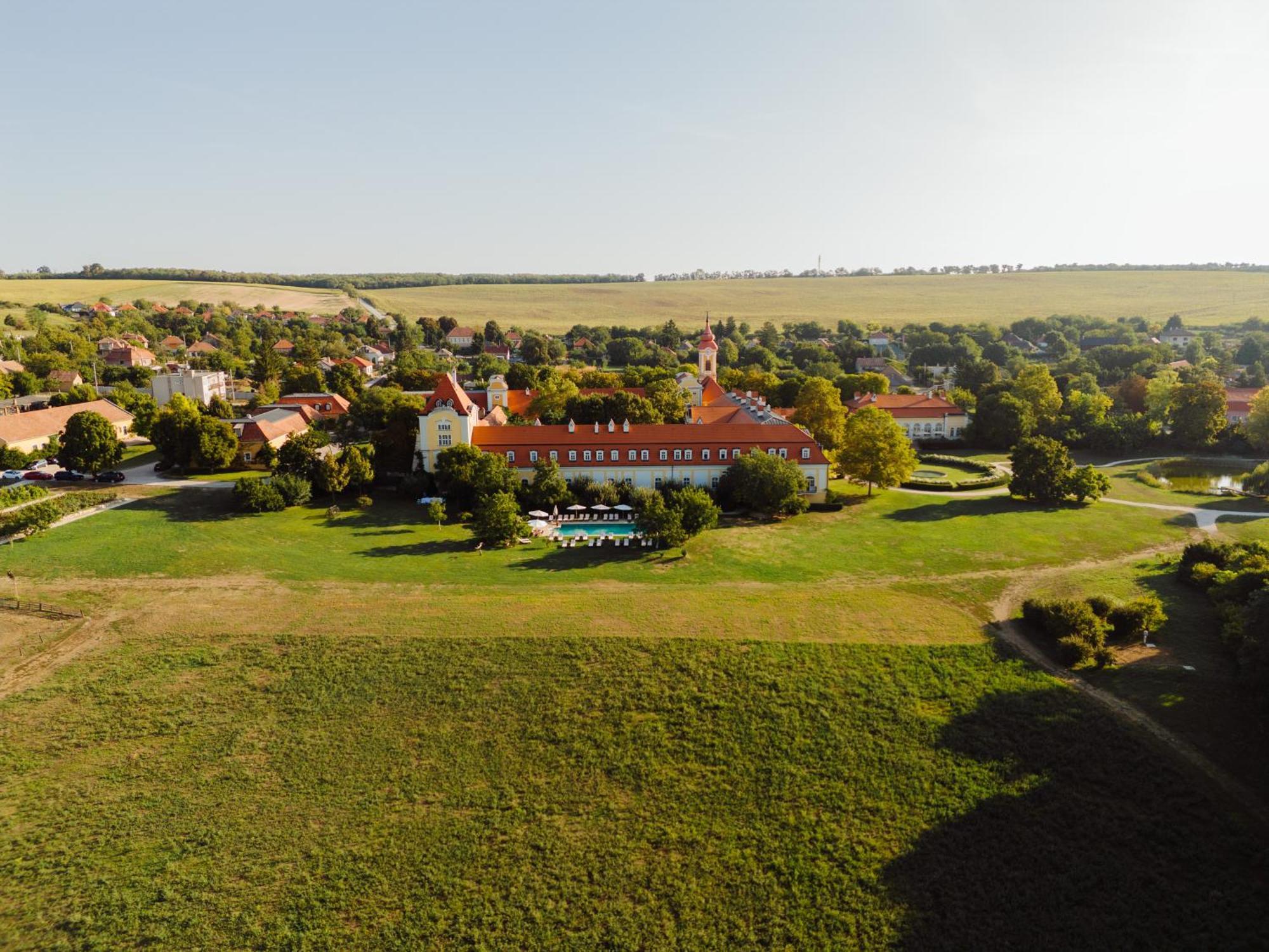Hotel Chateau Béla Extérieur photo